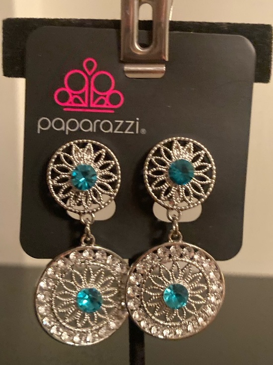 paparazzi Jewelry - Paparazzi Silver Teal Crystal Filigree Drop Earrings clip-on